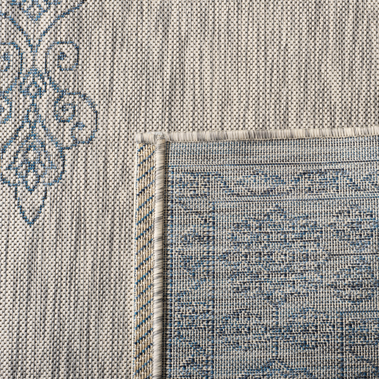 SAFAVIEH Courtyard Zikrija Indoor/ Outdoor Waterproof Patio Backyard Rug