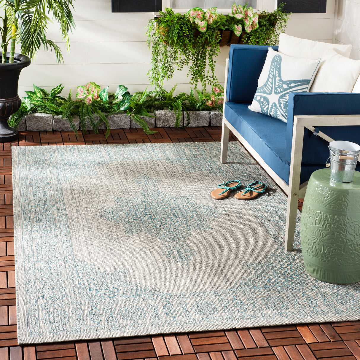 SAFAVIEH Courtyard Zikrija Indoor/ Outdoor Waterproof Patio Backyard Rug
