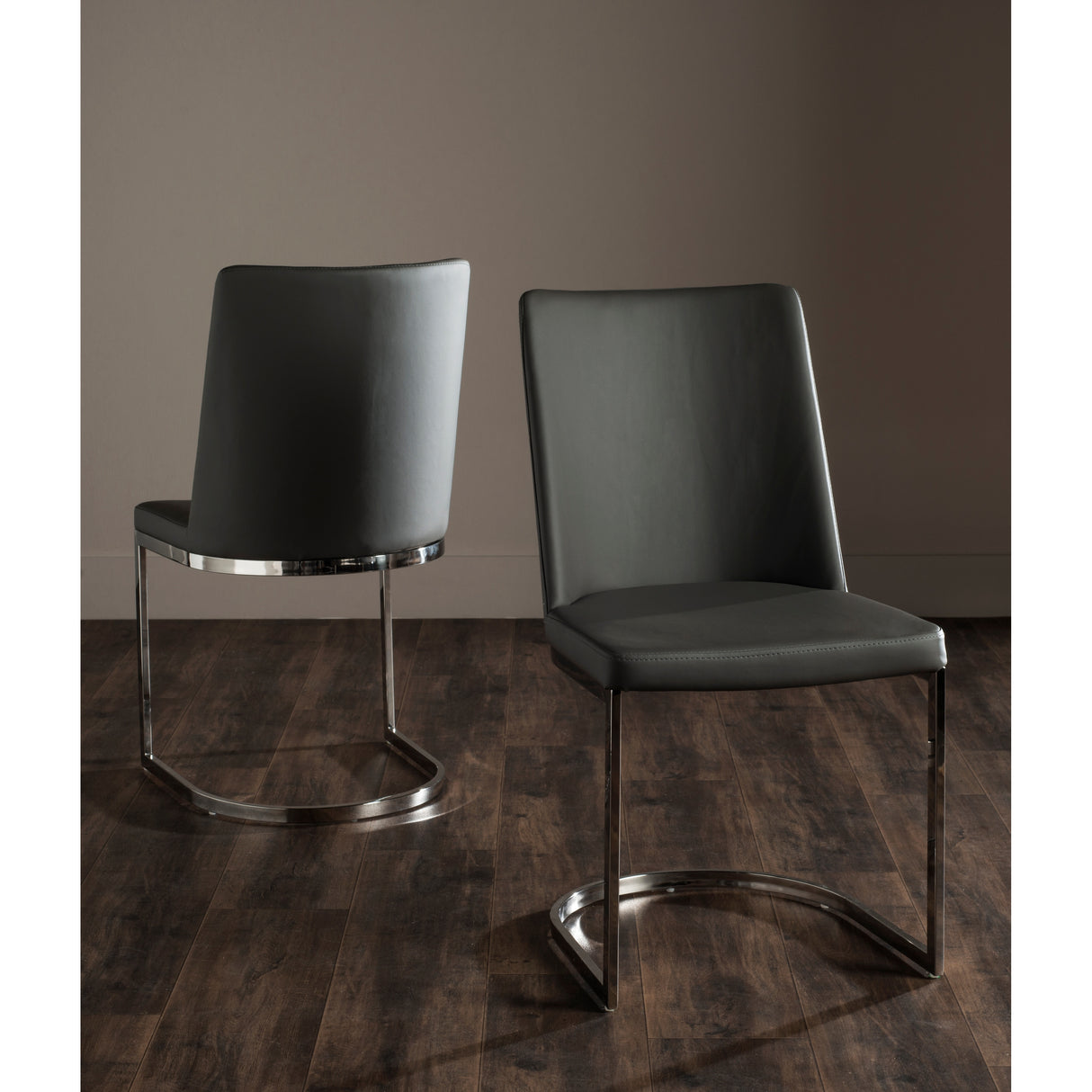 SAFAVIEH Felipa Mid-Century Modern White Dining Chair (Set of 2) - 18.5" x 22.3" x 33.5" - 19Wx22Dx34H
