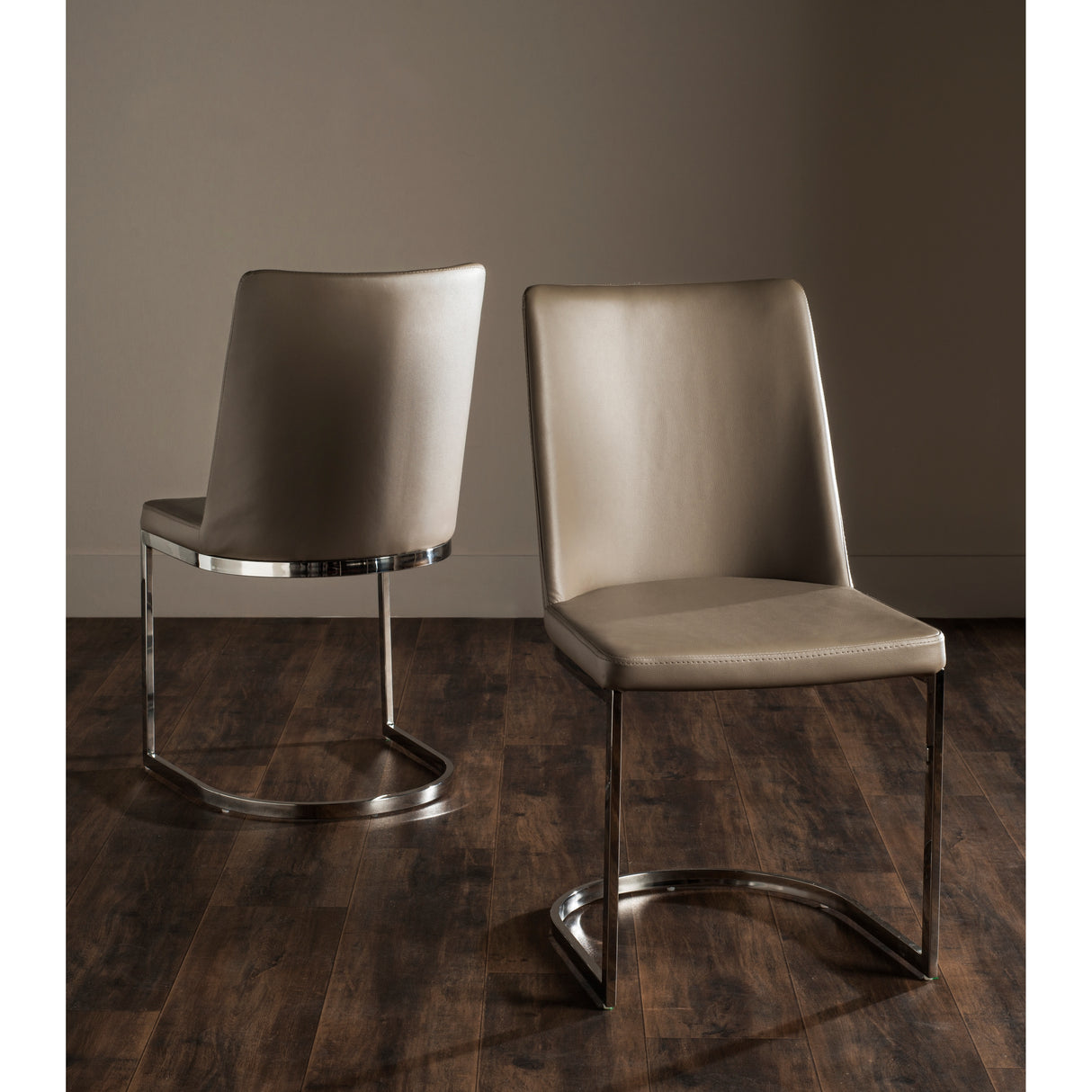 SAFAVIEH Felipa Mid-Century Modern White Dining Chair (Set of 2) - 18.5" x 22.3" x 33.5" - 19Wx22Dx34H