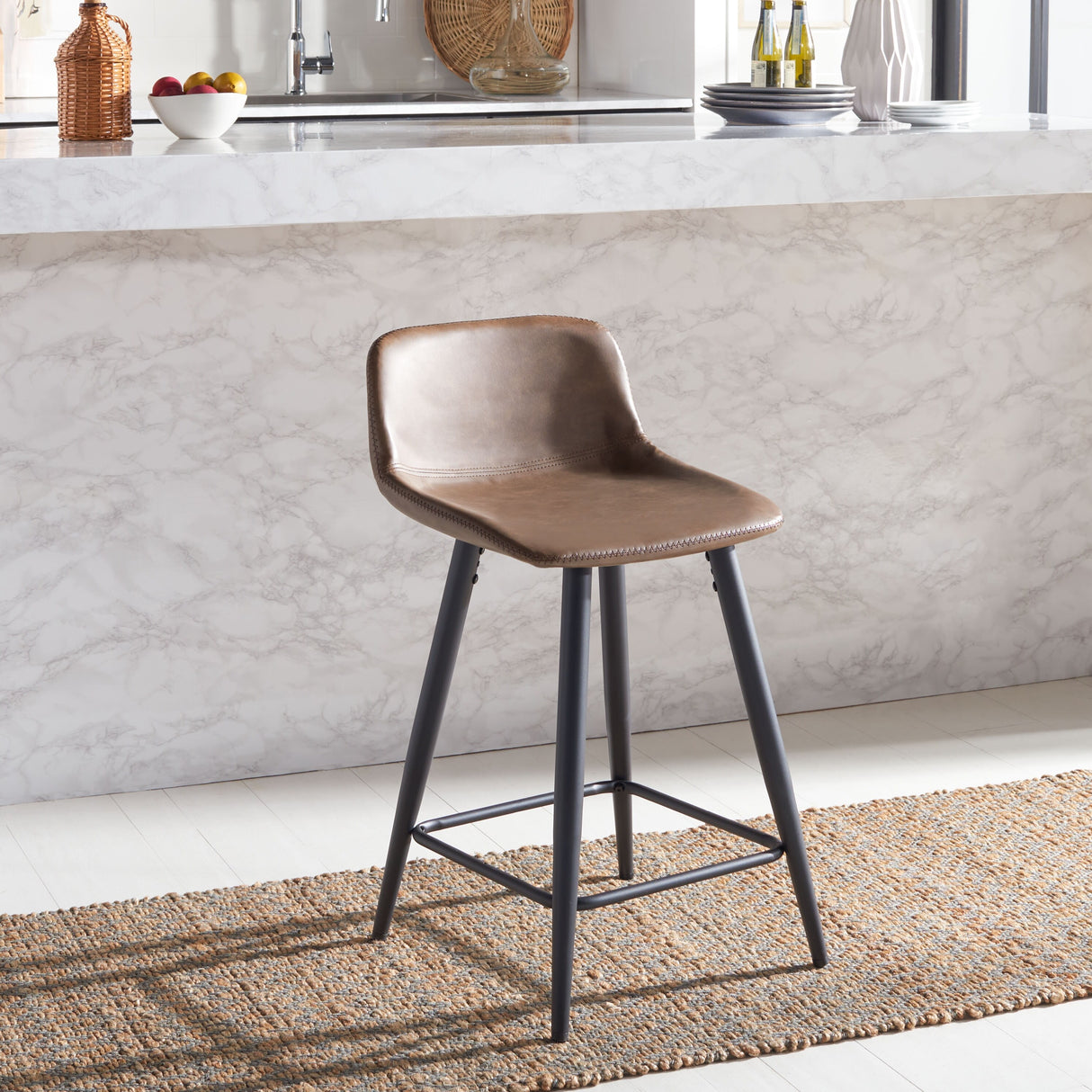 SAFAVIEH Flo 24-inch Counter Stool - 19.7" x 17" x 31.1" - 20Wx17Dx31H
