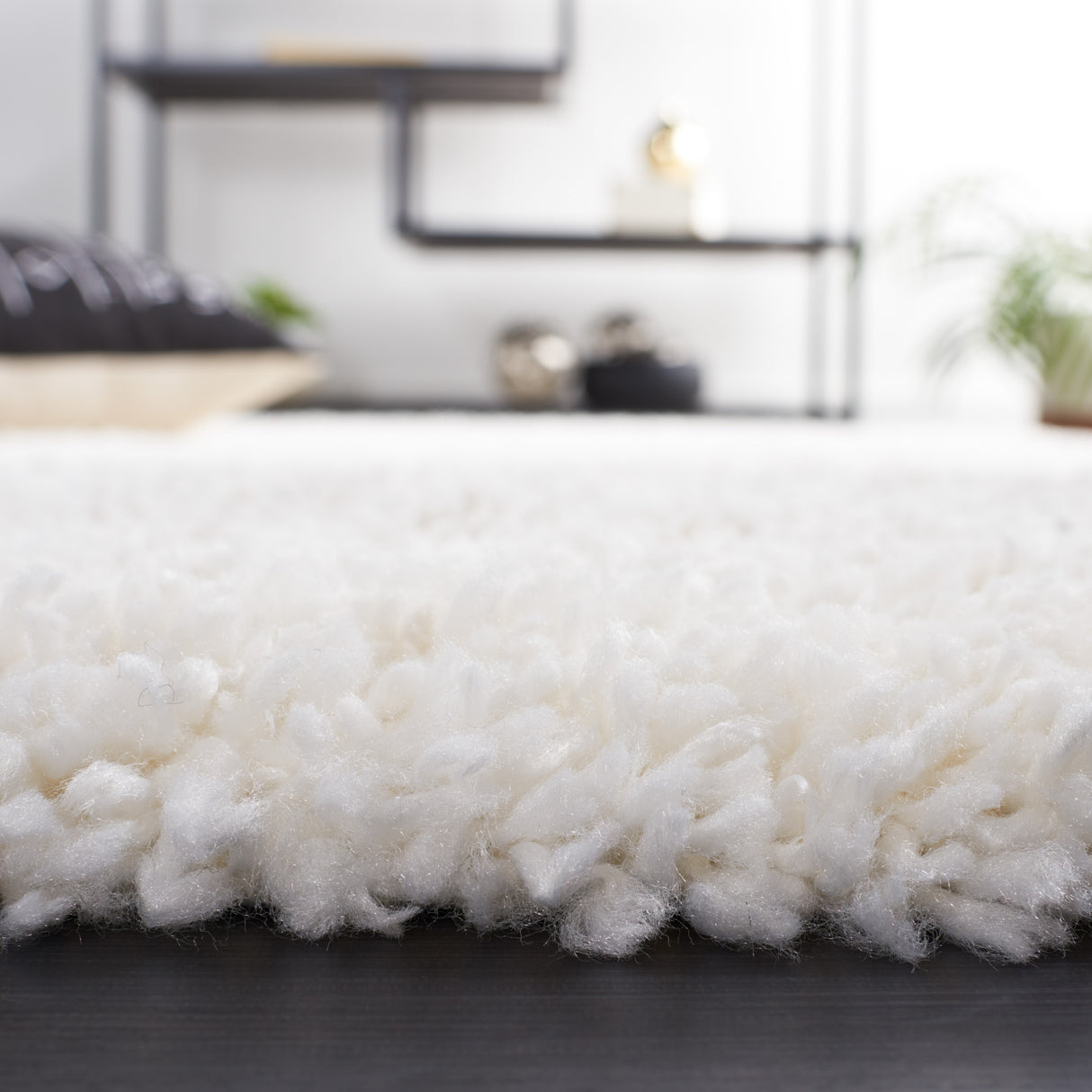 SAFAVIEH Fontana Shag Sayoko Modern 2-inch Thick Rug
