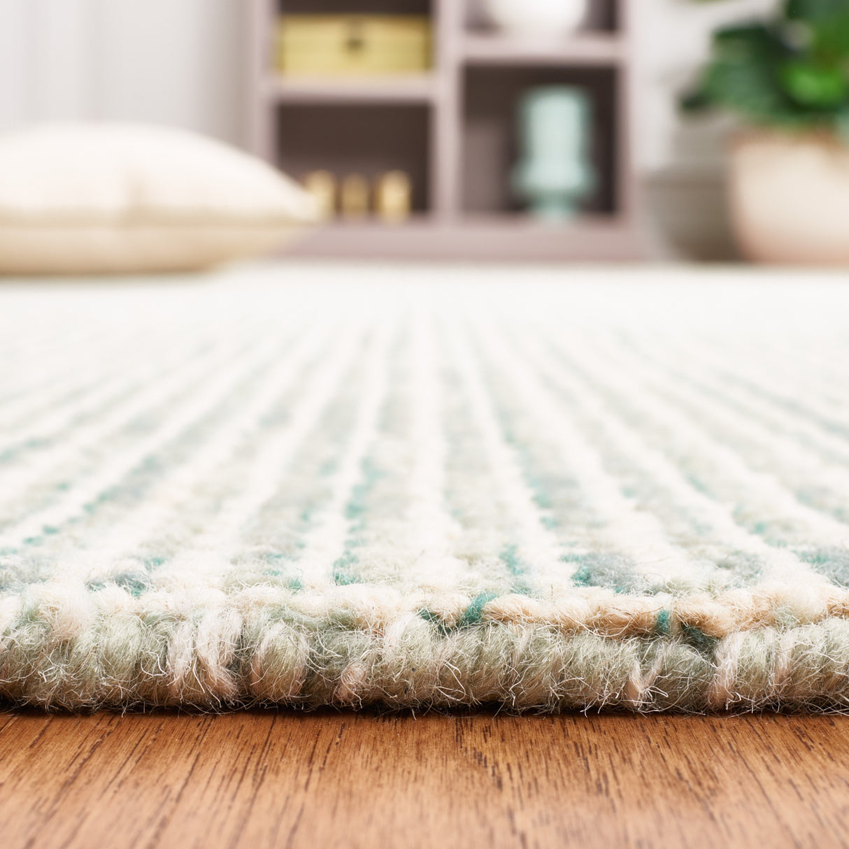 SAFAVIEH Handmade Abstract Katija Modern Wool Rug