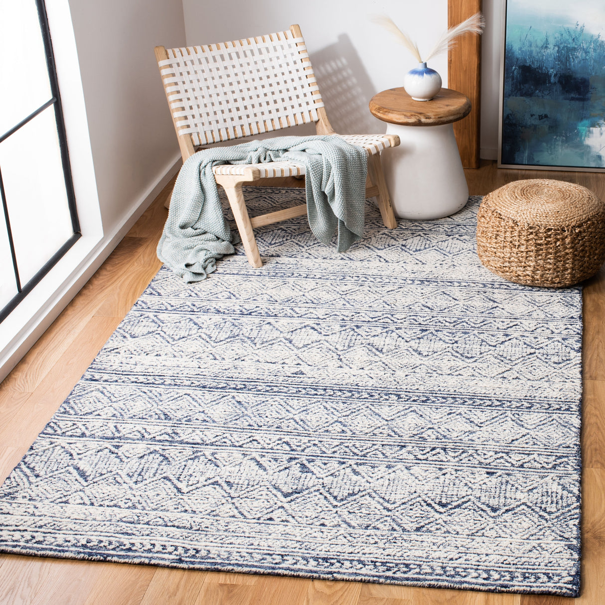 SAFAVIEH Handmade Abstract Mariaana Modern Wool Rug