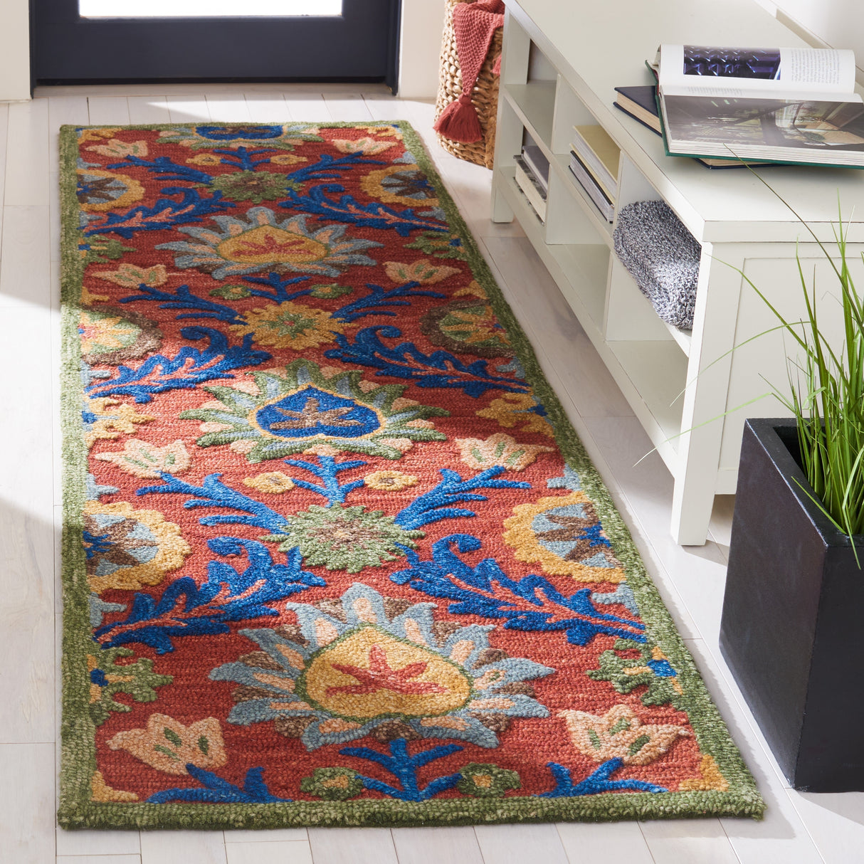 SAFAVIEH Handmade Blossom Malka Floral Wool Rug