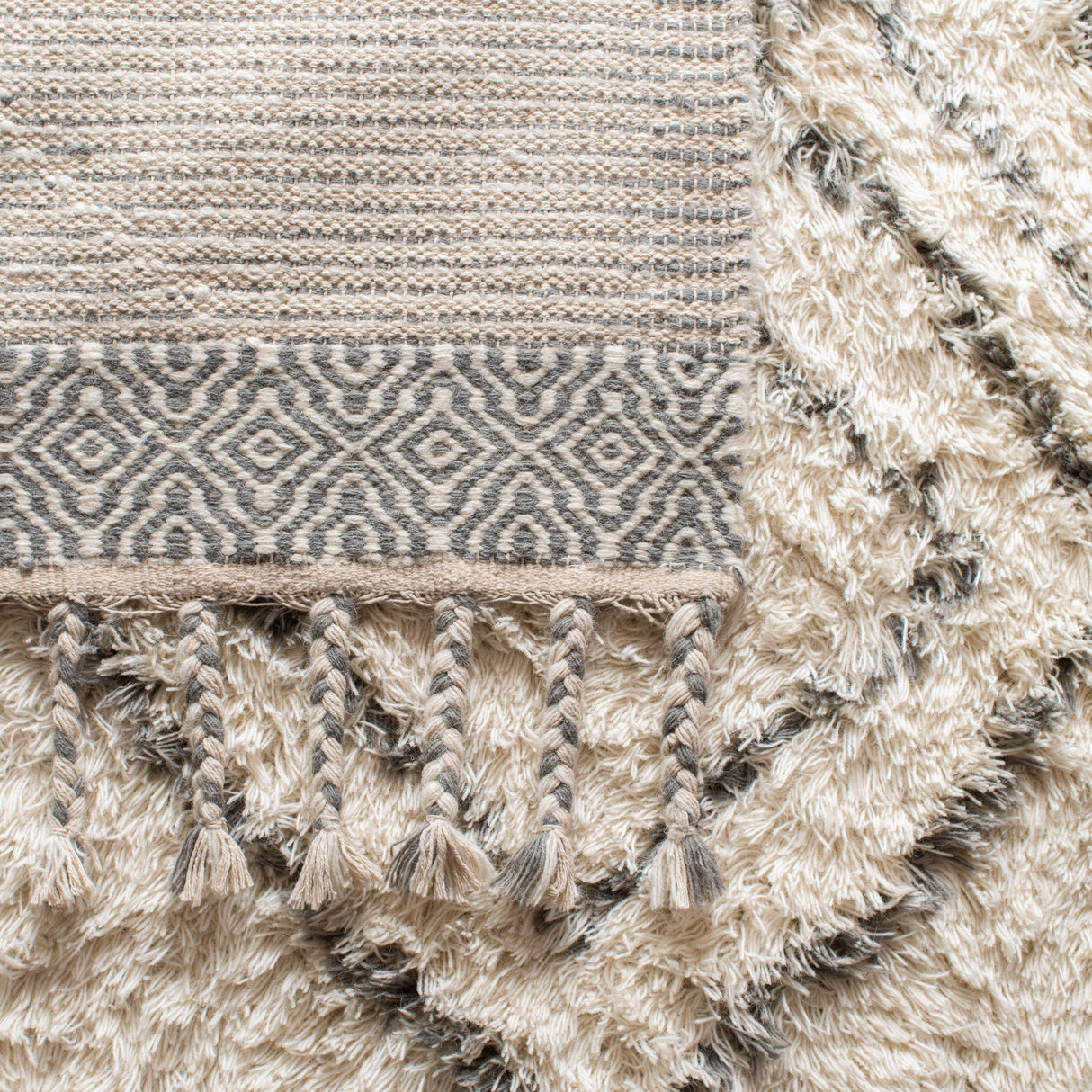SAFAVIEH Handmade Casablanca Shag Friddora Tribal Wool Rug