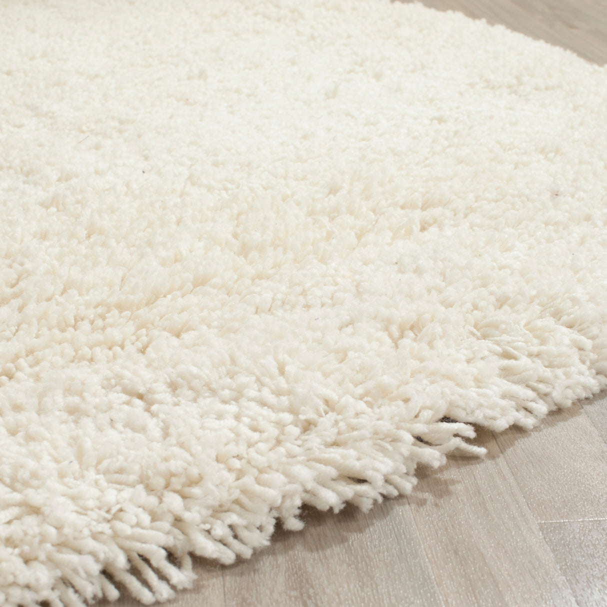 SAFAVIEH Handmade Eryn Ultra Classic Shag Solid Rug