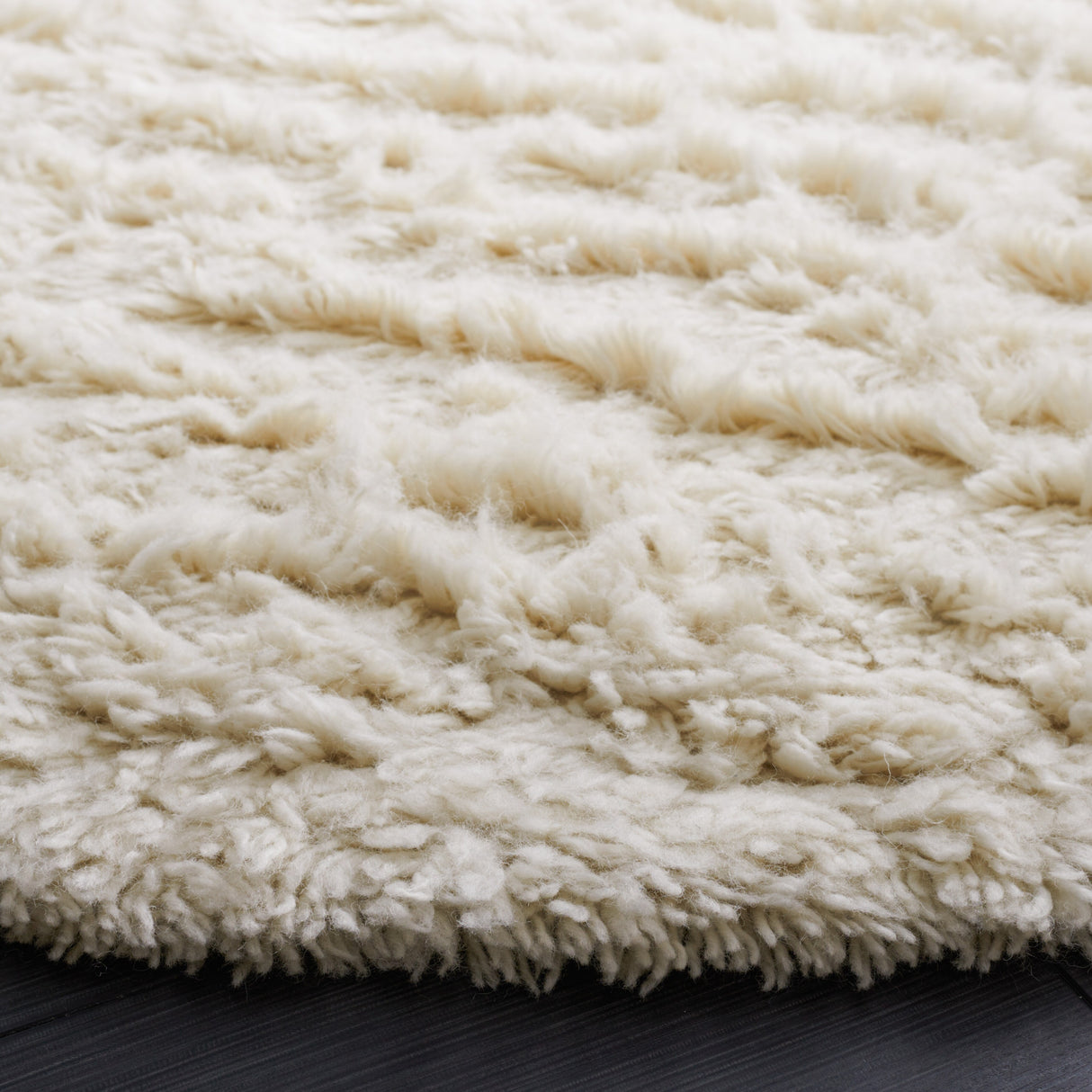 SAFAVIEH Handmade Flokati Jannine Shag Solid Wool Rug