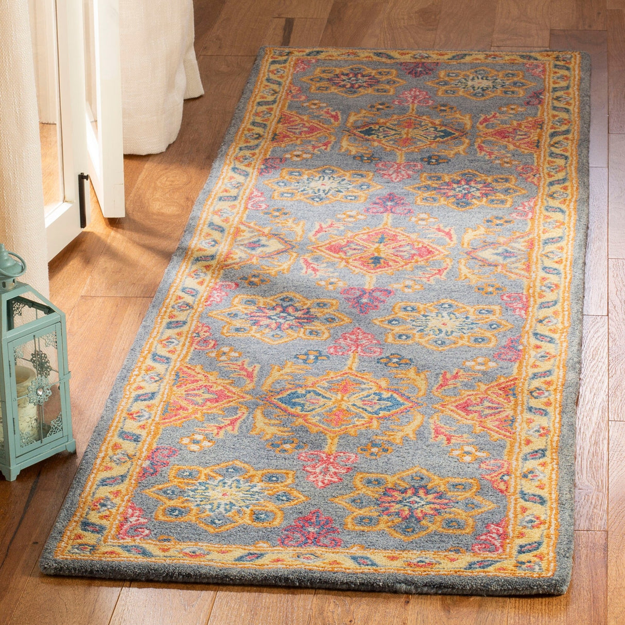 SAFAVIEH Handmade Heritage Liive Traditional Oriental Wool Rug
