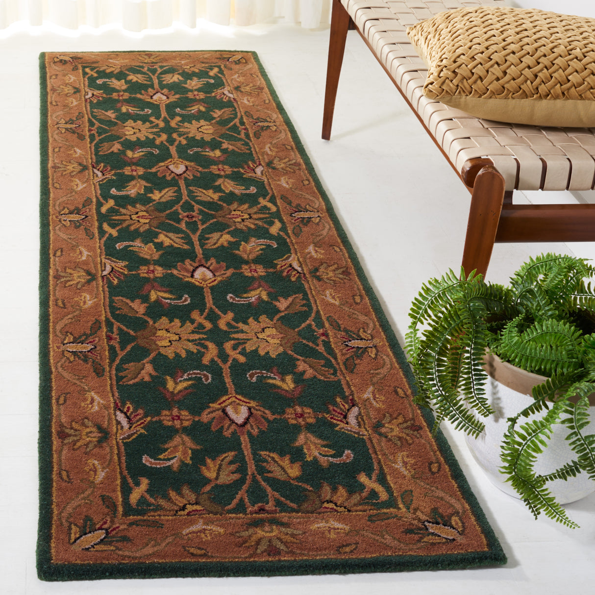 SAFAVIEH Handmade Heritage Lion Traditional Oriental Wool Rug