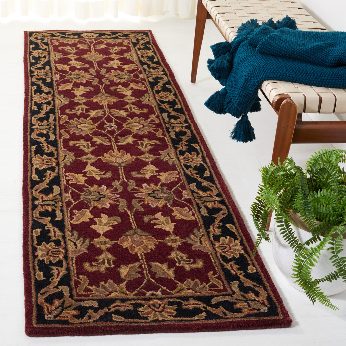 SAFAVIEH Handmade Heritage Lion Traditional Oriental Wool Rug