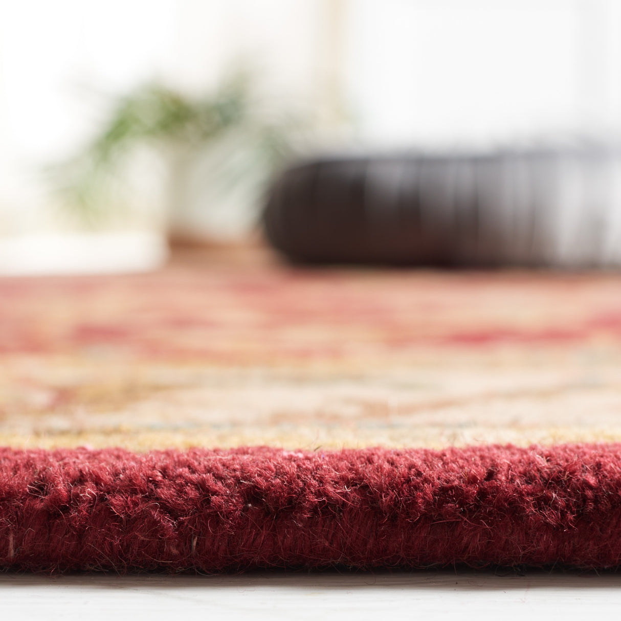 SAFAVIEH Handmade Heritage Lion Traditional Oriental Wool Rug