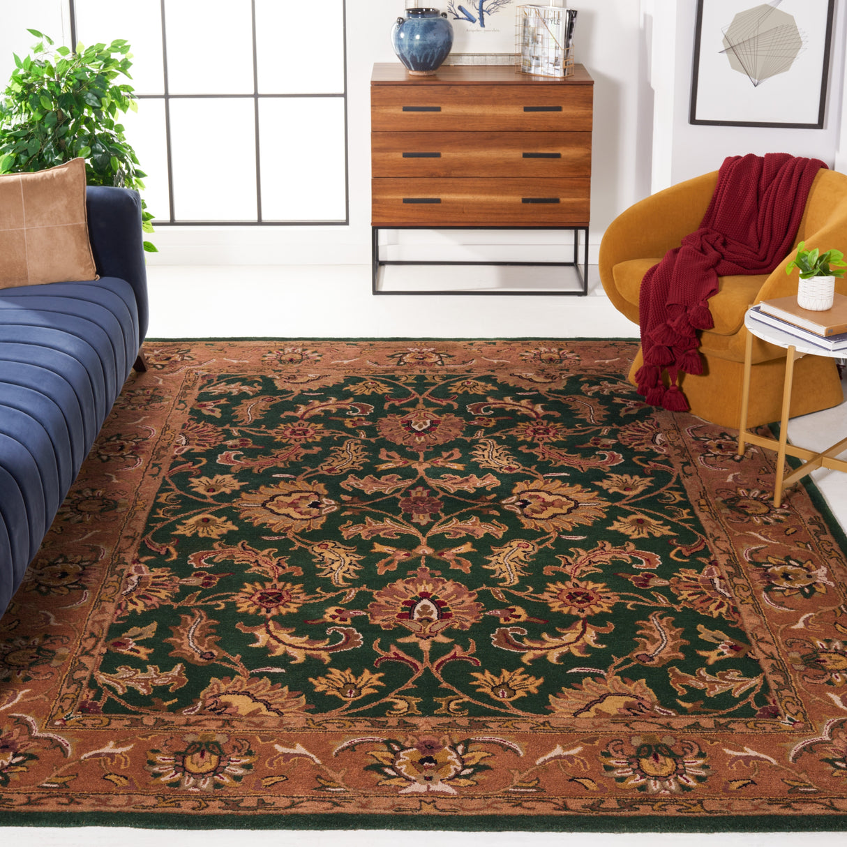 SAFAVIEH Handmade Heritage Lion Traditional Oriental Wool Rug