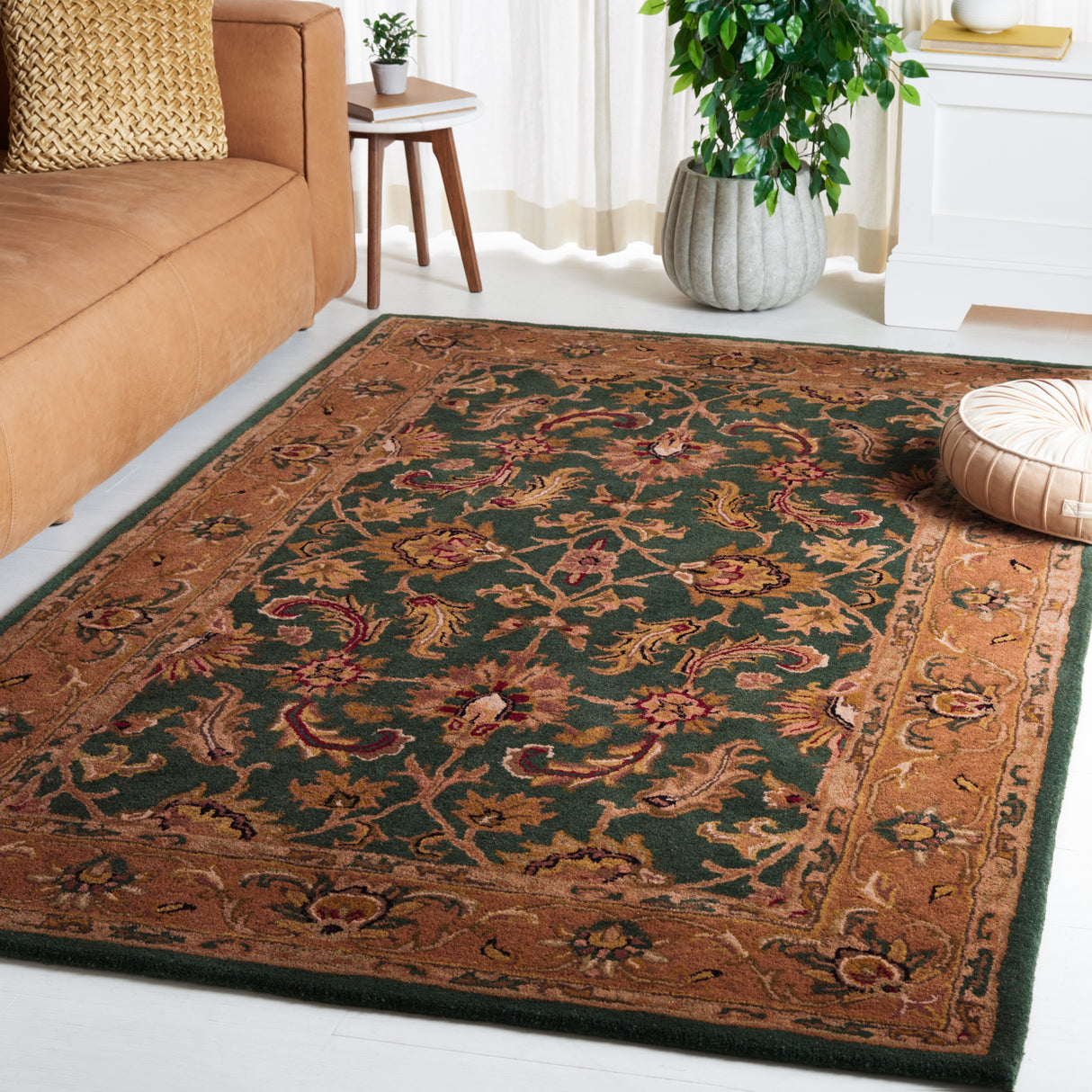 SAFAVIEH Handmade Heritage Lion Traditional Oriental Wool Rug
