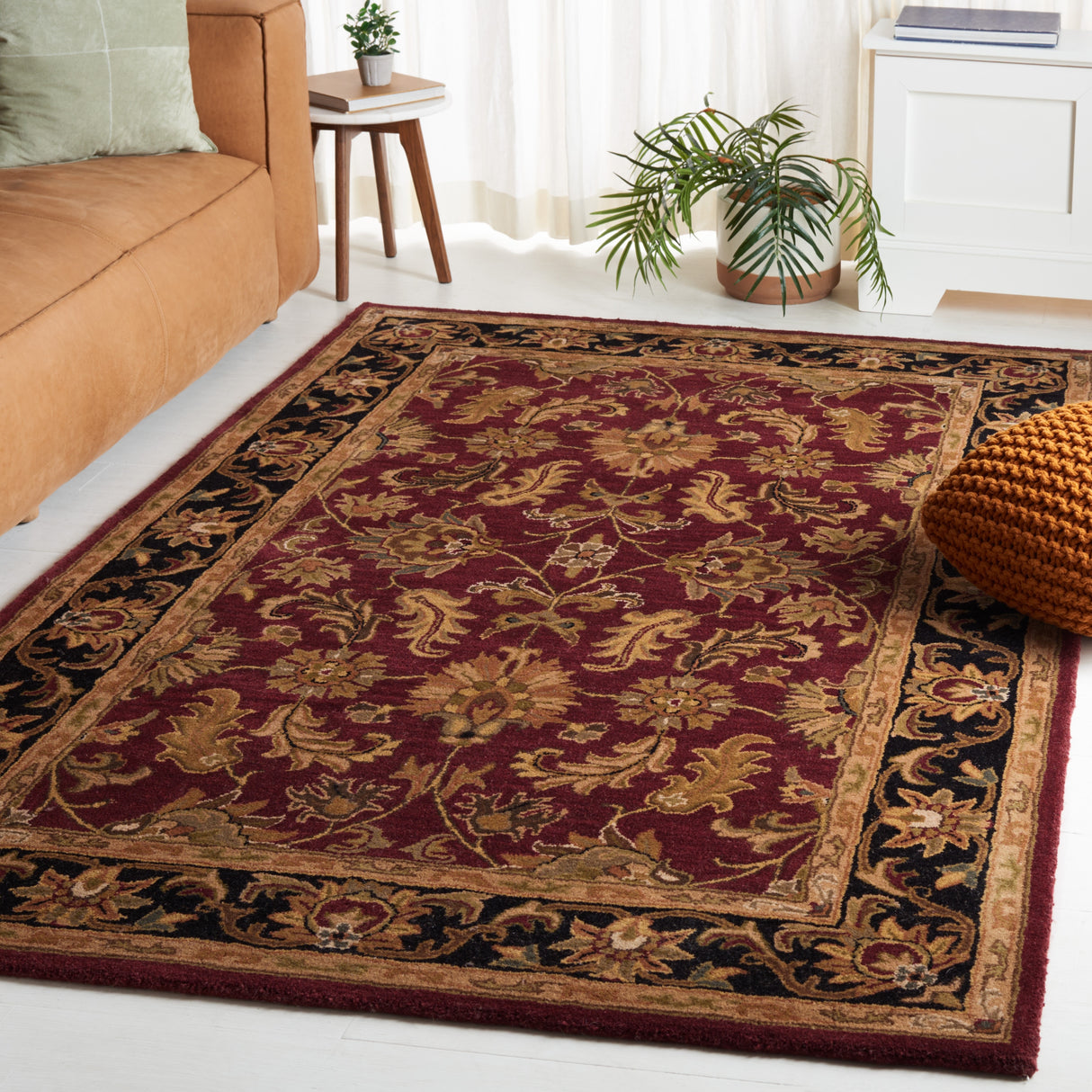 SAFAVIEH Handmade Heritage Lion Traditional Oriental Wool Rug