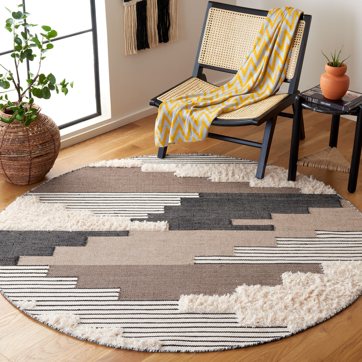 SAFAVIEH Handmade Kenya Margrith Modern Tribal Wool Rug