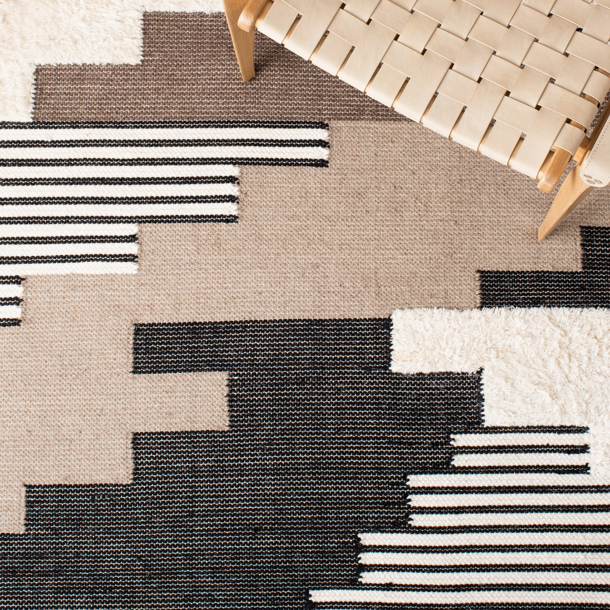 SAFAVIEH Handmade Kenya Margrith Modern Tribal Wool Rug