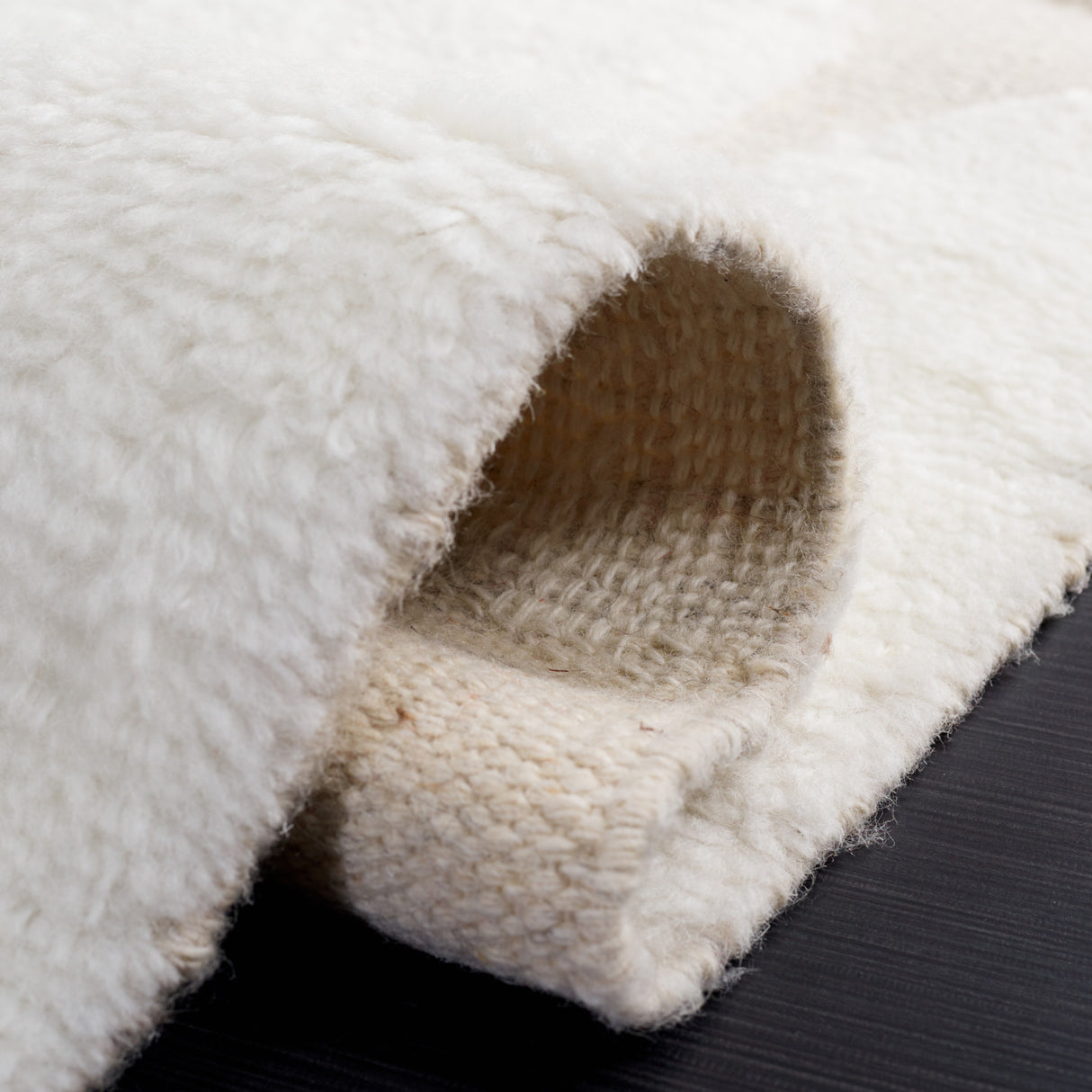 SAFAVIEH Handmade Manhattan Bernice Modern Wool Rug