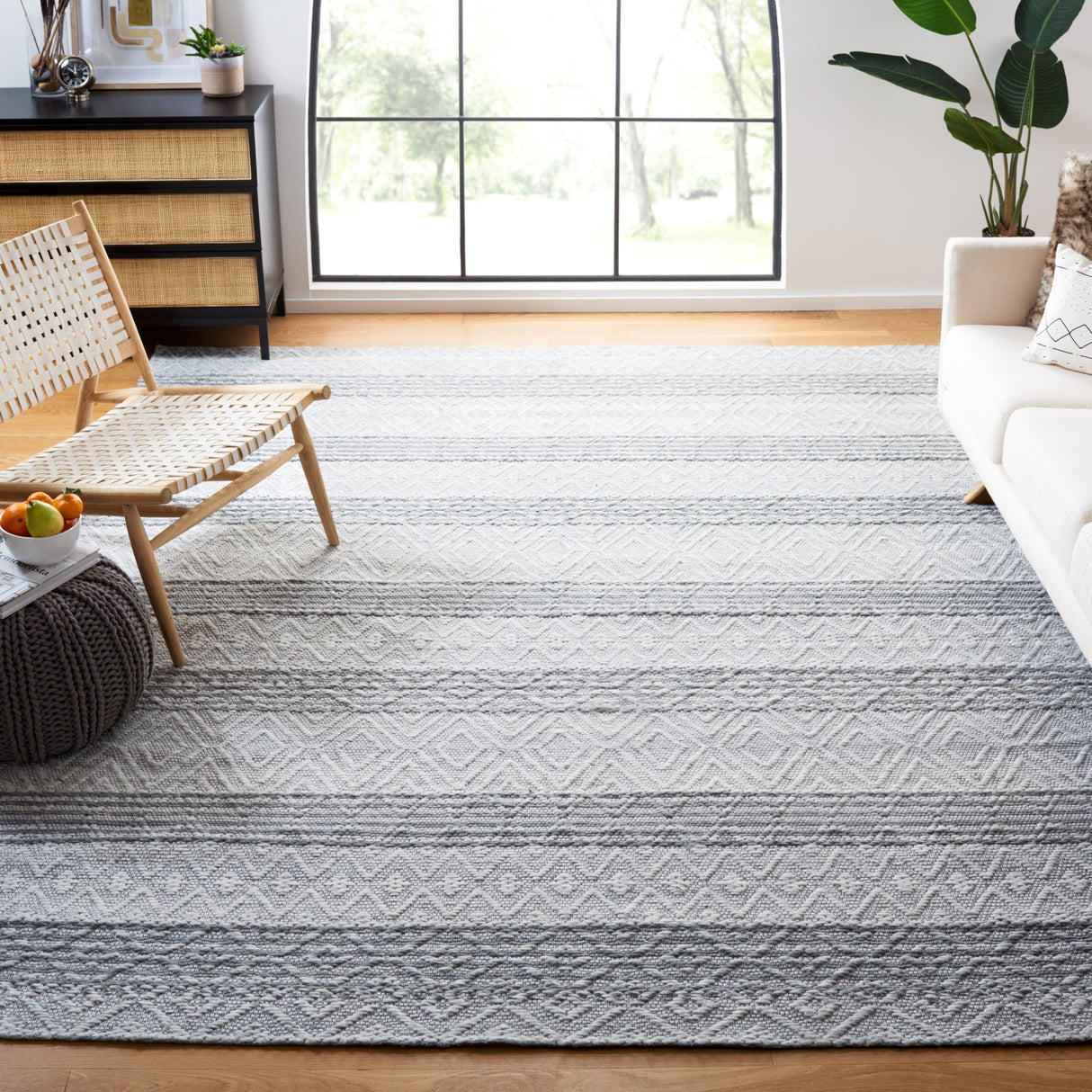 SAFAVIEH Handmade Marbella Hanadi Wool Rug
