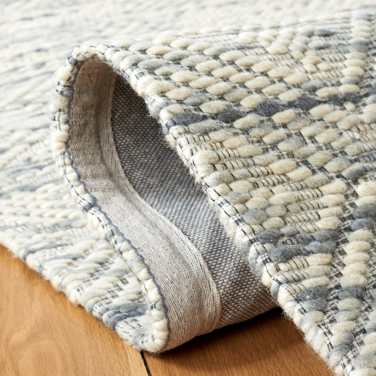 SAFAVIEH Handmade Marbella Roelfiene Wool Rug