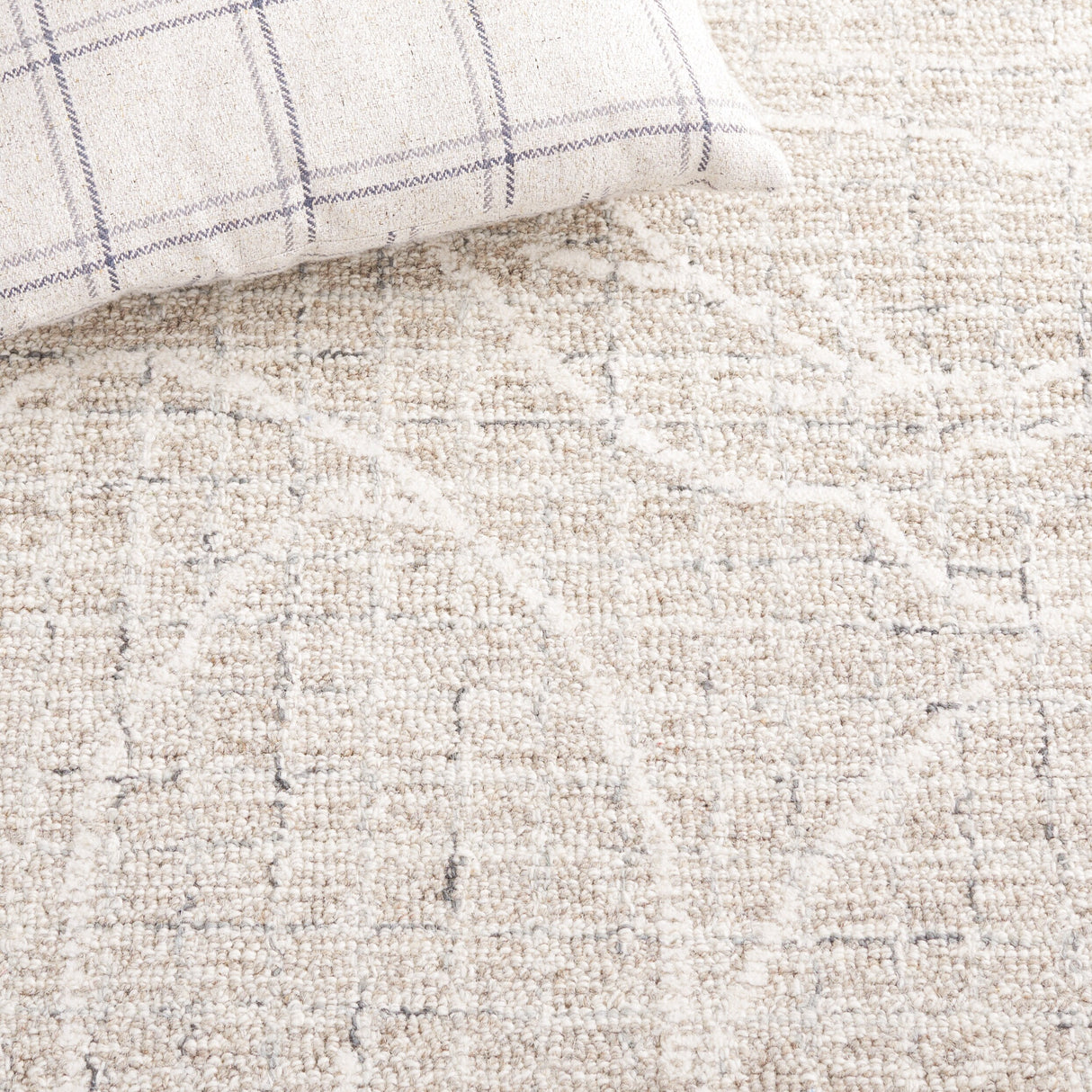 SAFAVIEH Handmade Metro Abha Modern Wool Rug