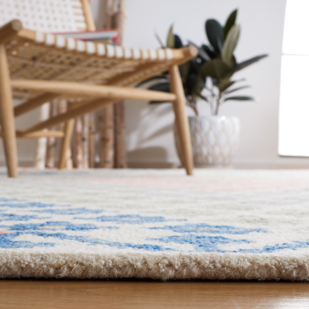 SAFAVIEH Handmade Metro Masja Wool Rug