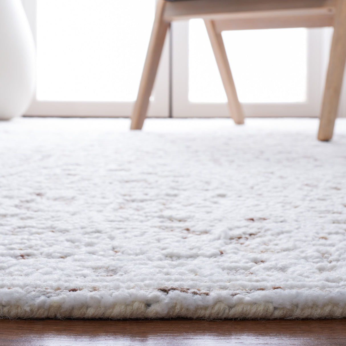 SAFAVIEH Handmade Metro Rengina French Country Wool Rug