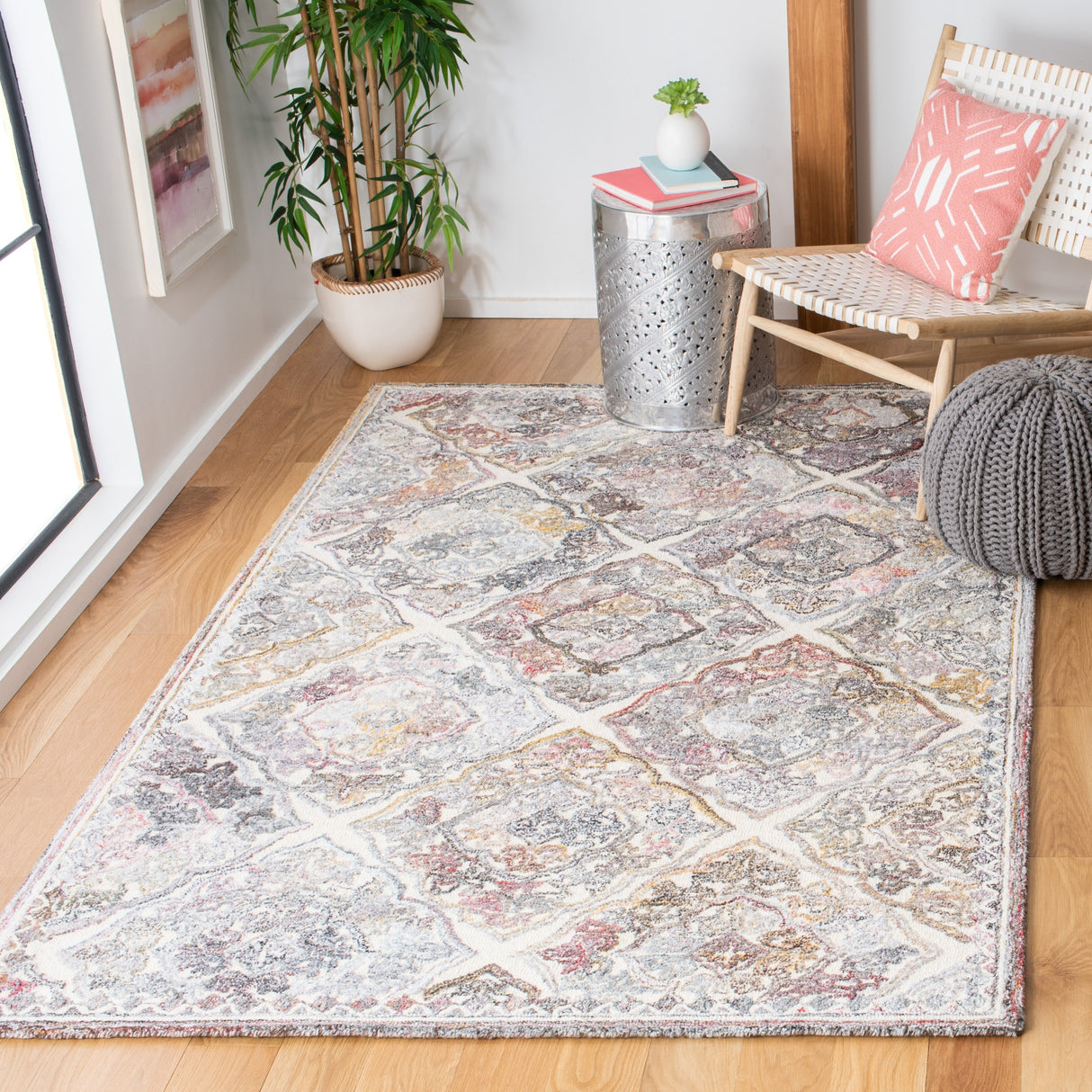SAFAVIEH Handmade Micro-Loop Myriel Wool Rug