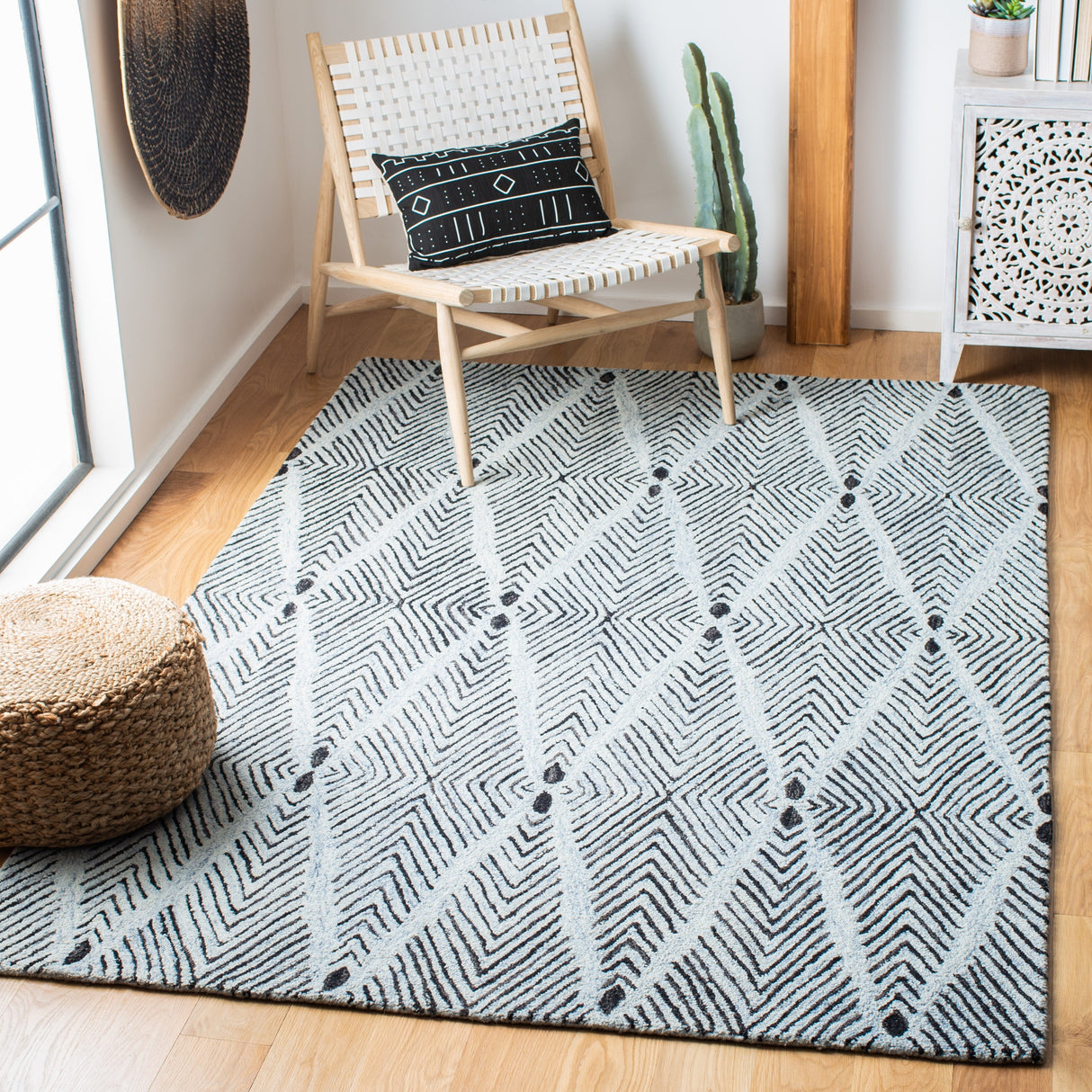 SAFAVIEH Handmade Micro-Loop Rodanthi Modern Wool Rug