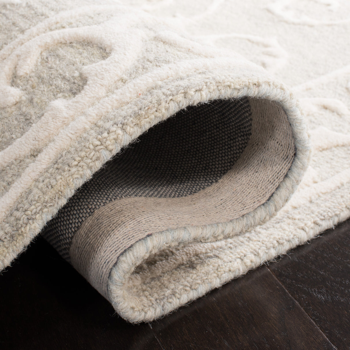 SAFAVIEH Handmade Micro-Loop Tomke Wool Rug