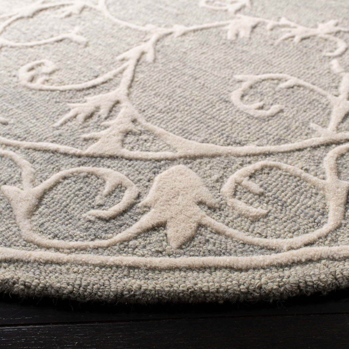 SAFAVIEH Handmade Micro-Loop Tomke Wool Rug