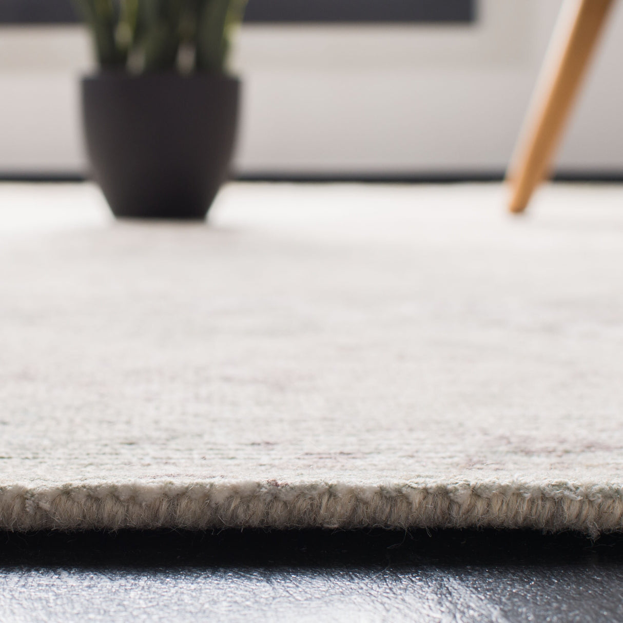 SAFAVIEH Handmade Mirage Mehrie Modern Abstract Viscose Rug