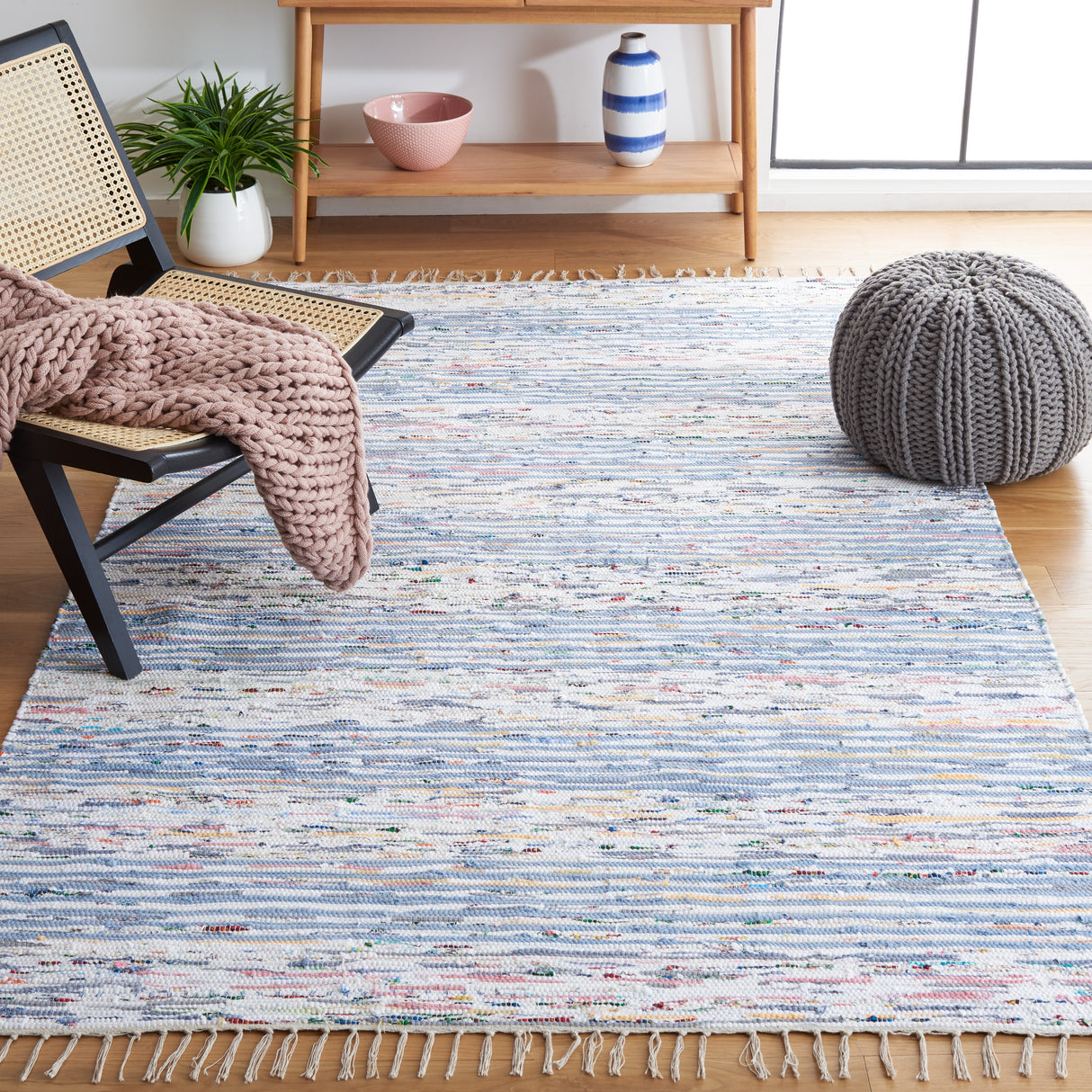 SAFAVIEH Handmade Montauk Miranta Fringe Rug