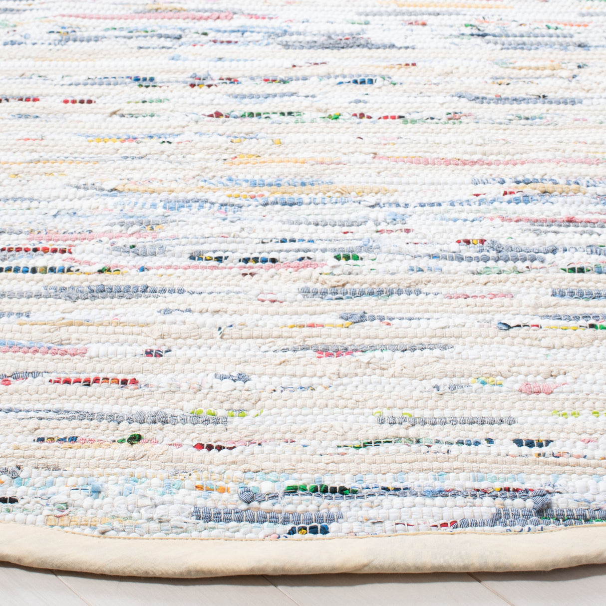 SAFAVIEH Handmade Montauk Miranta Fringe Rug