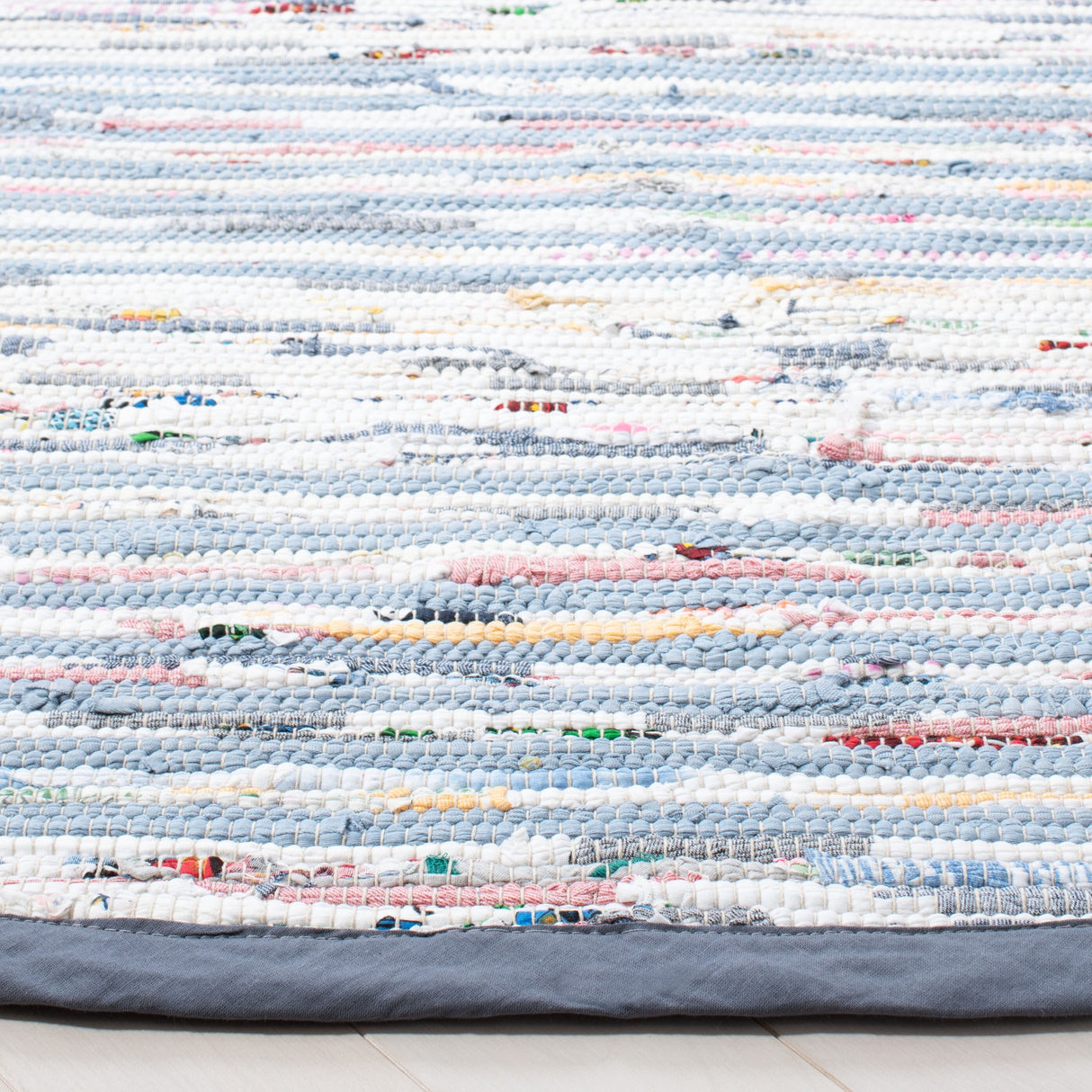 SAFAVIEH Handmade Montauk Miranta Fringe Rug