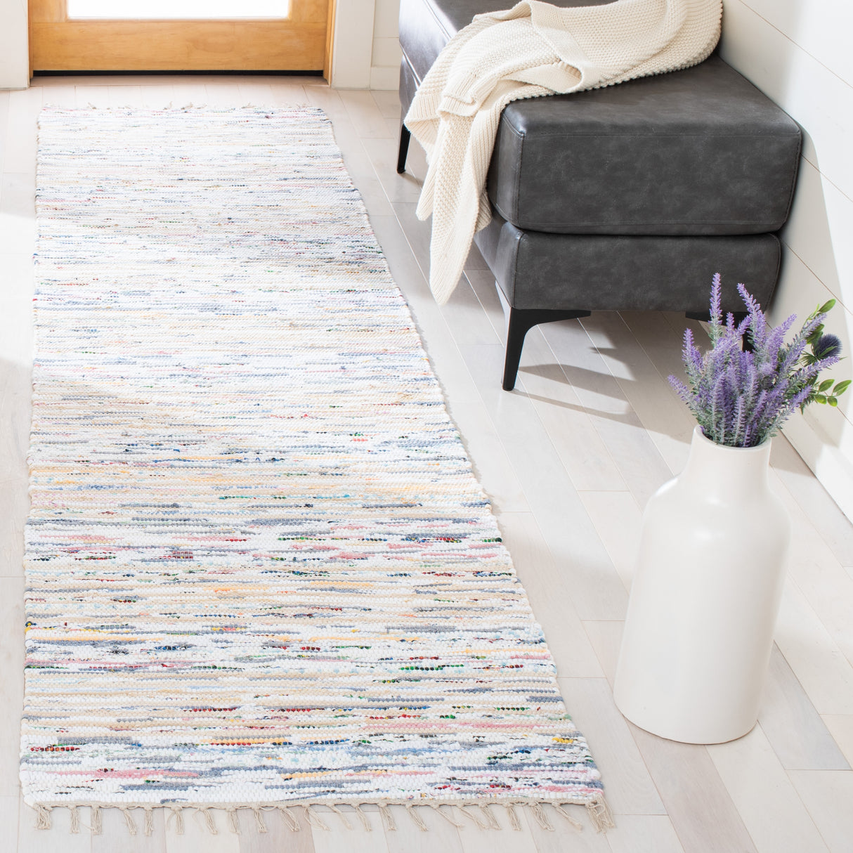 SAFAVIEH Handmade Montauk Miranta Fringe Rug