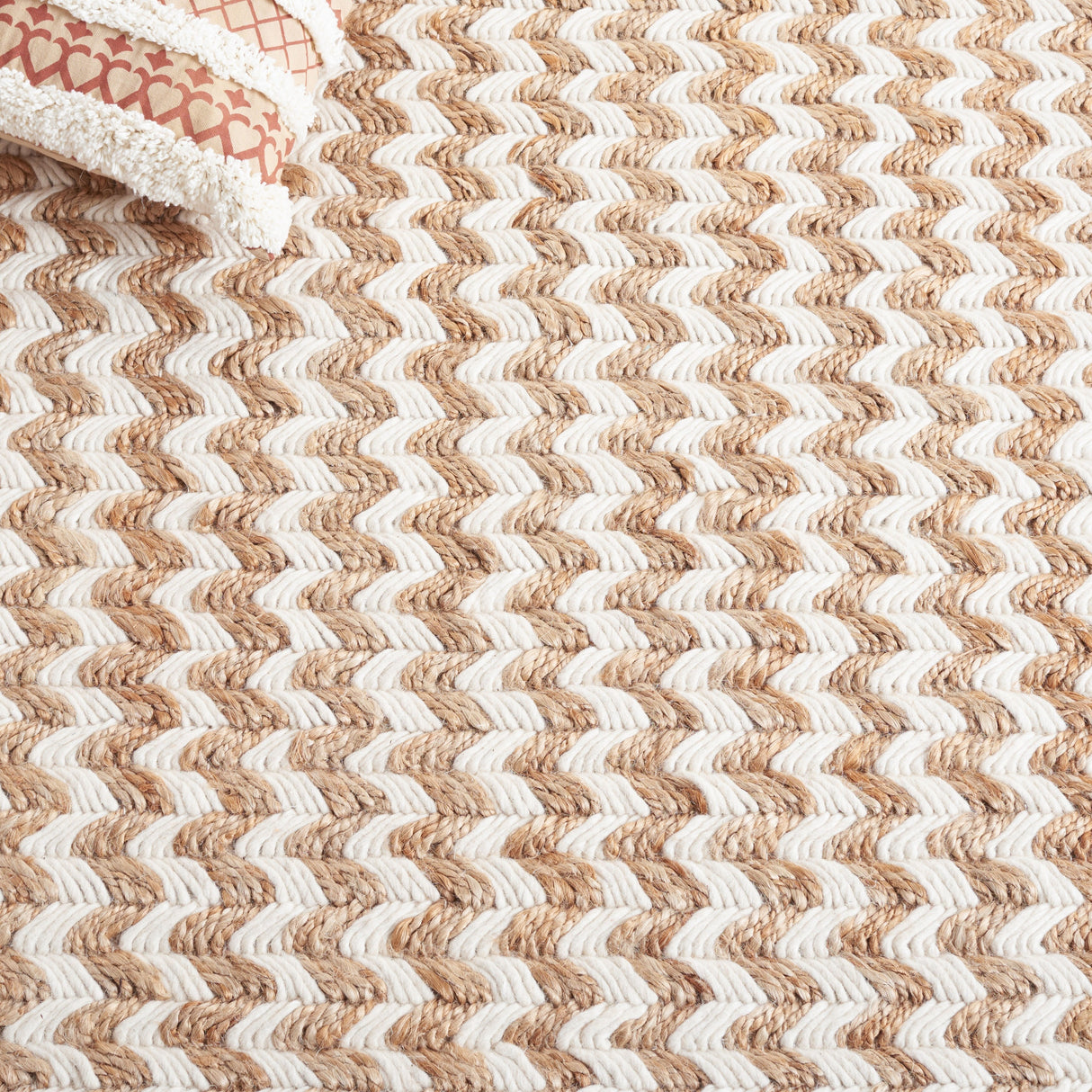 SAFAVIEH Handmade Natural Fiber Gertraute Farmhouse Chevron Jute Rug