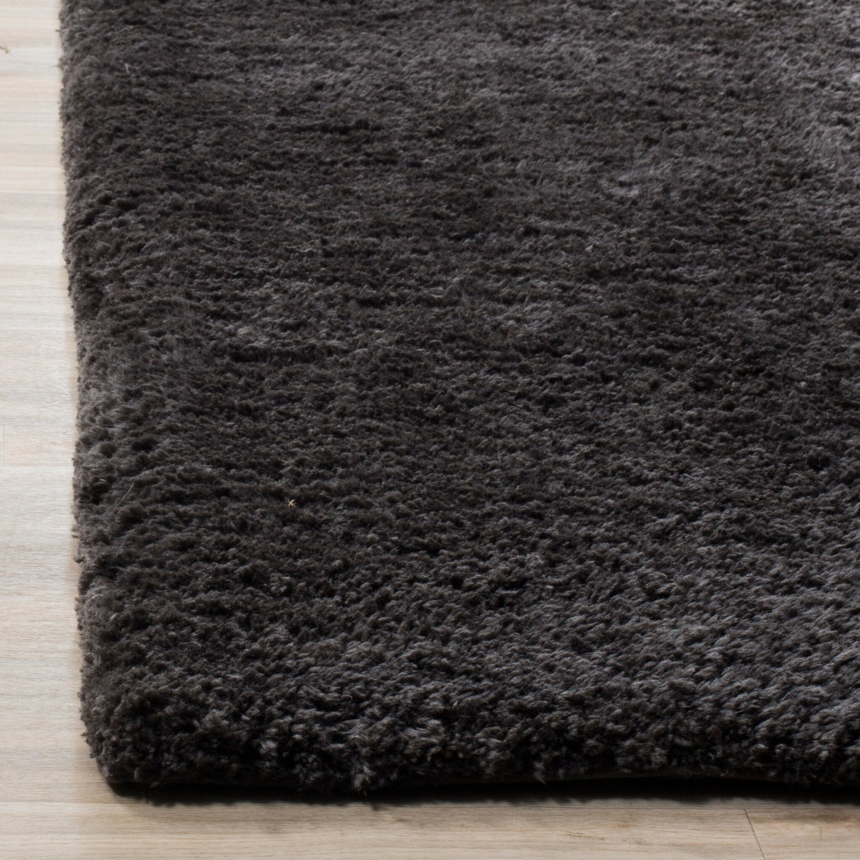SAFAVIEH Handmade Sheep Shag Dochia Solid Polyester Rug