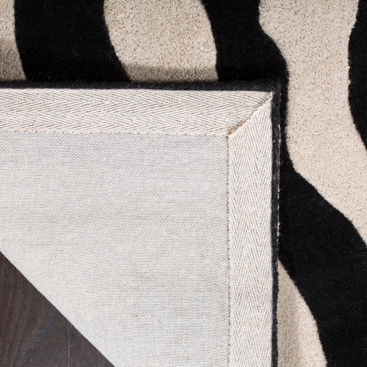 SAFAVIEH Handmade Soho Zejnije Zebra N.Z. Wool Rug