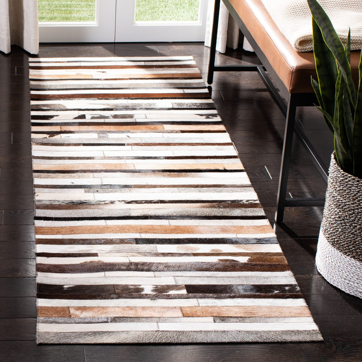 SAFAVIEH Handmade Studio Leather Jillian Modern Leather Rug
