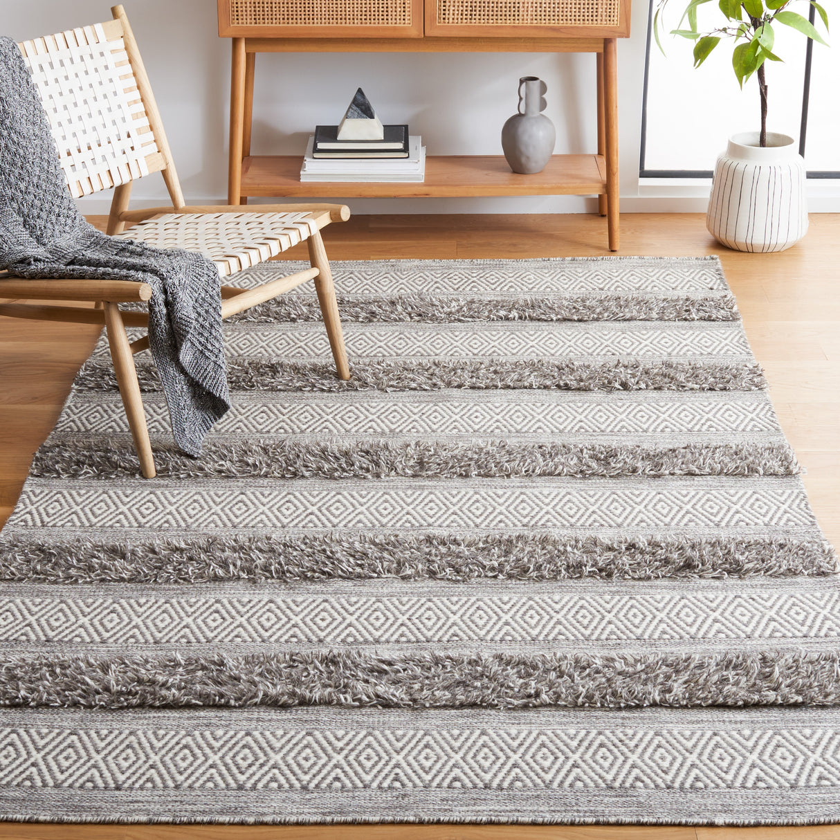 SAFAVIEH Handmade Vermont Adriane Rustic Boho Stripe Wool Rug