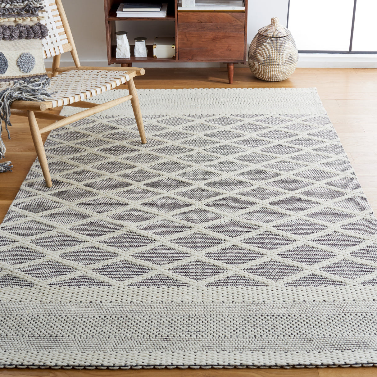 SAFAVIEH Handmade Vermont Tawanda Wool Rug