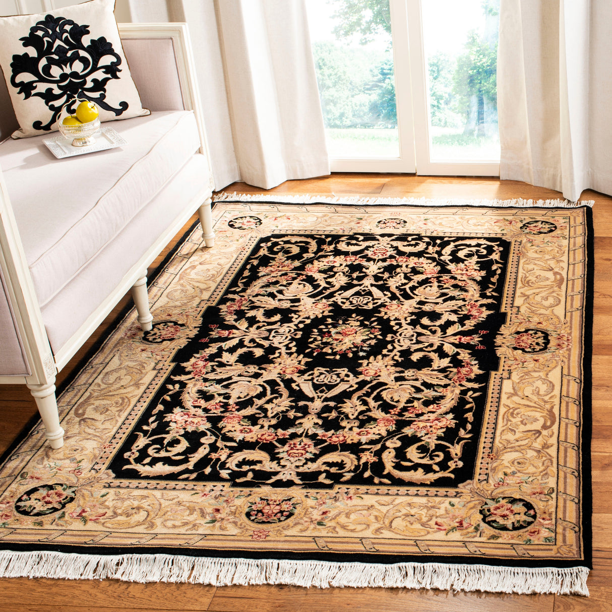 SAFAVIEH Handmade Versailles Shawnda Traditional Silk Rug