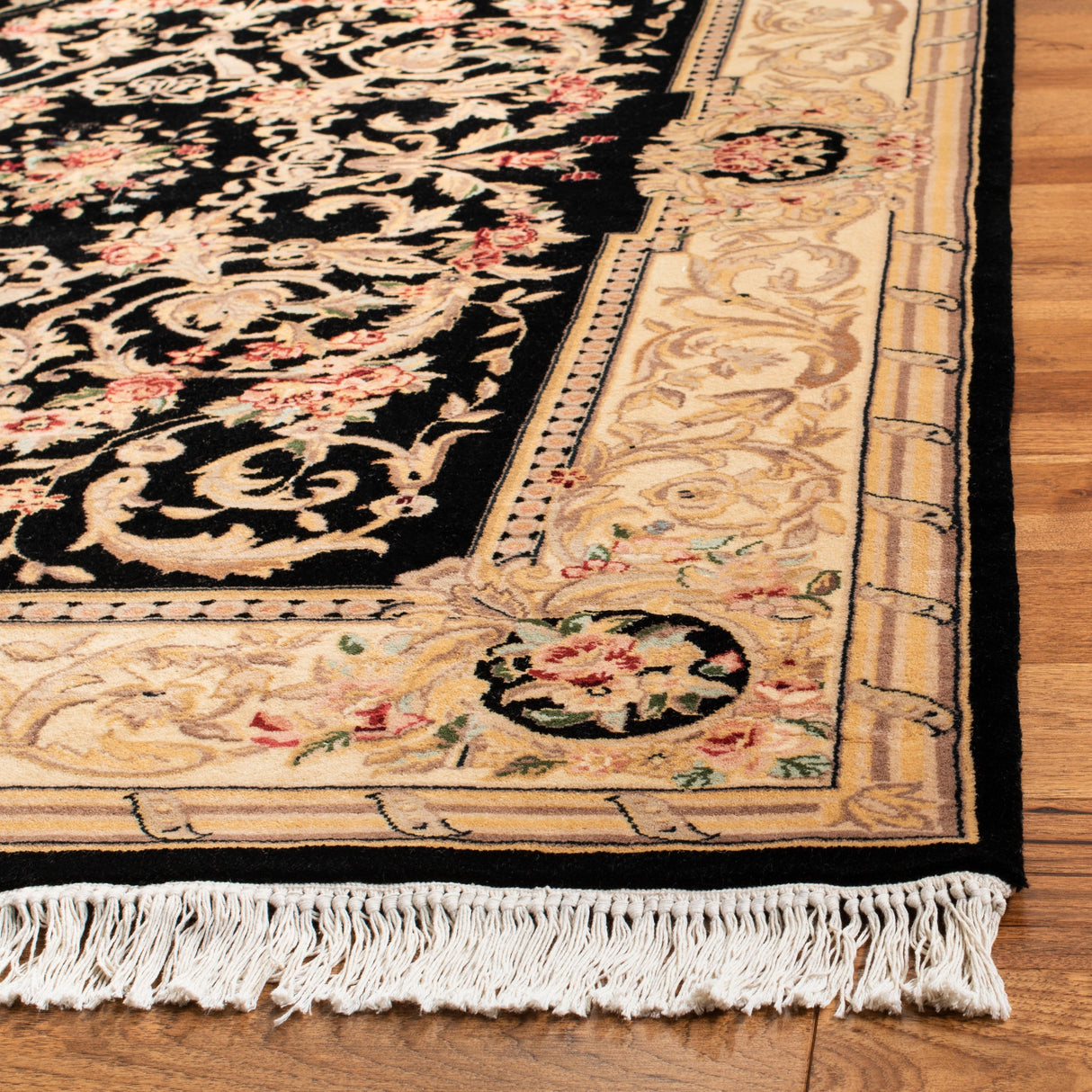 SAFAVIEH Handmade Versailles Shawnda Traditional Silk Rug