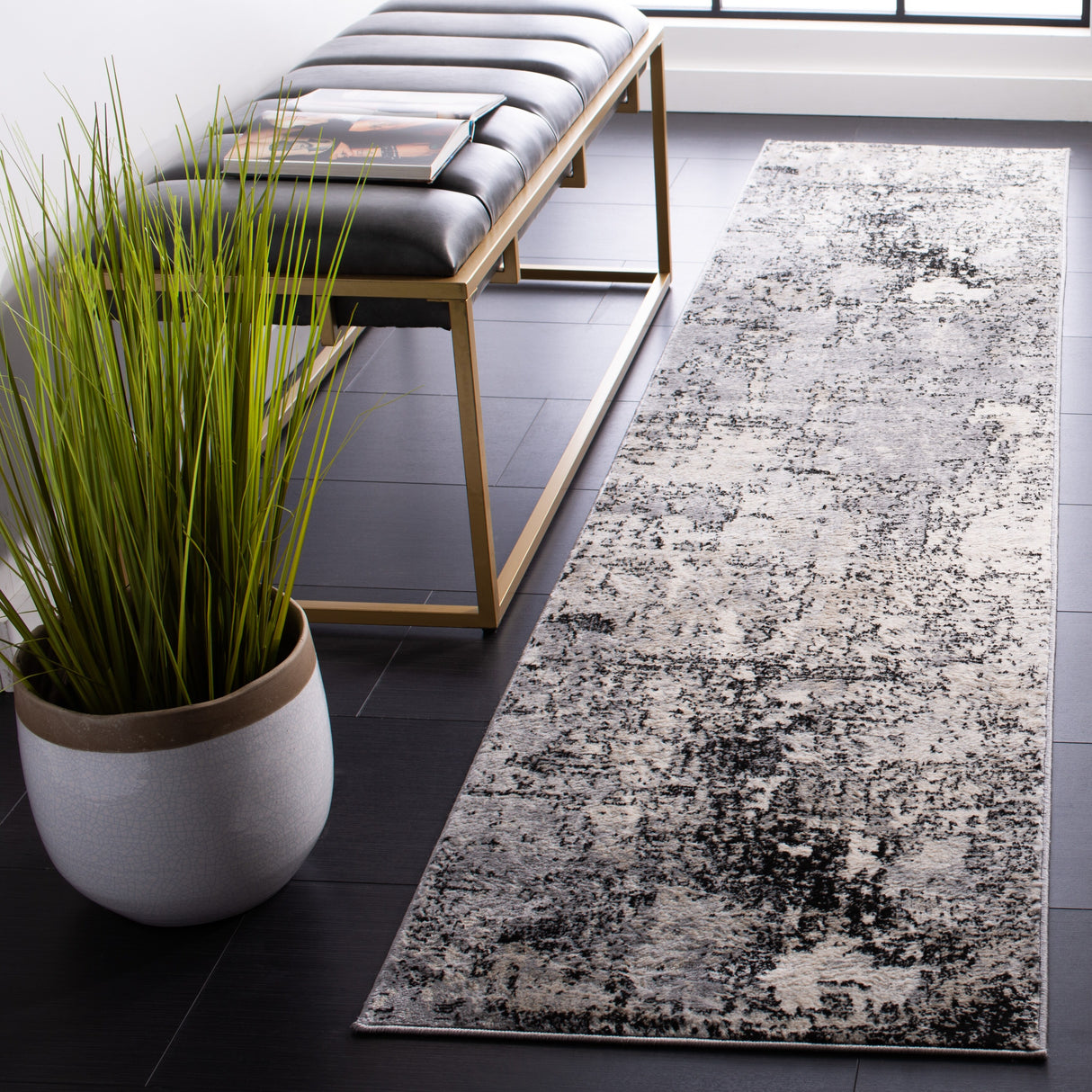 SAFAVIEH Jasper Trudi Modern & Contemporary Rug