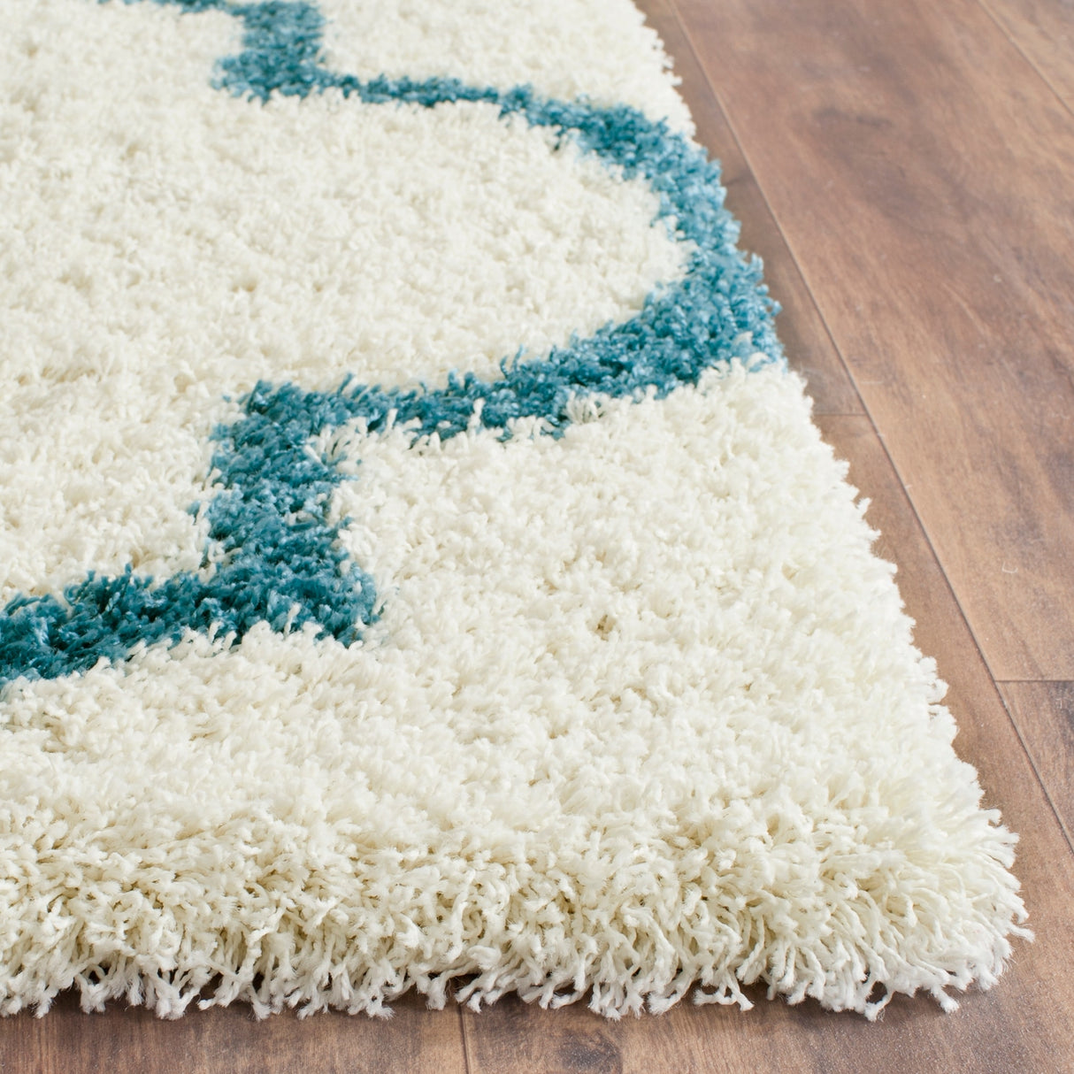 SAFAVIEH Kids Shag Jana Nursery Playroom 2-inch Thick Rug