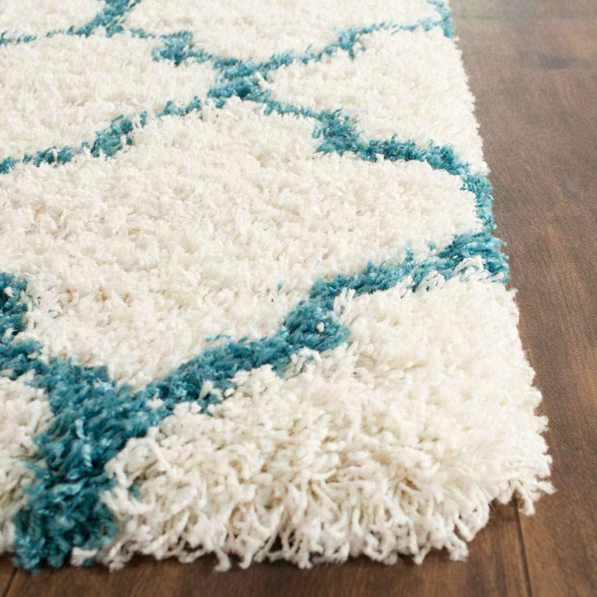 SAFAVIEH Kids Shag Jana Nursery Playroom 2-inch Thick Rug