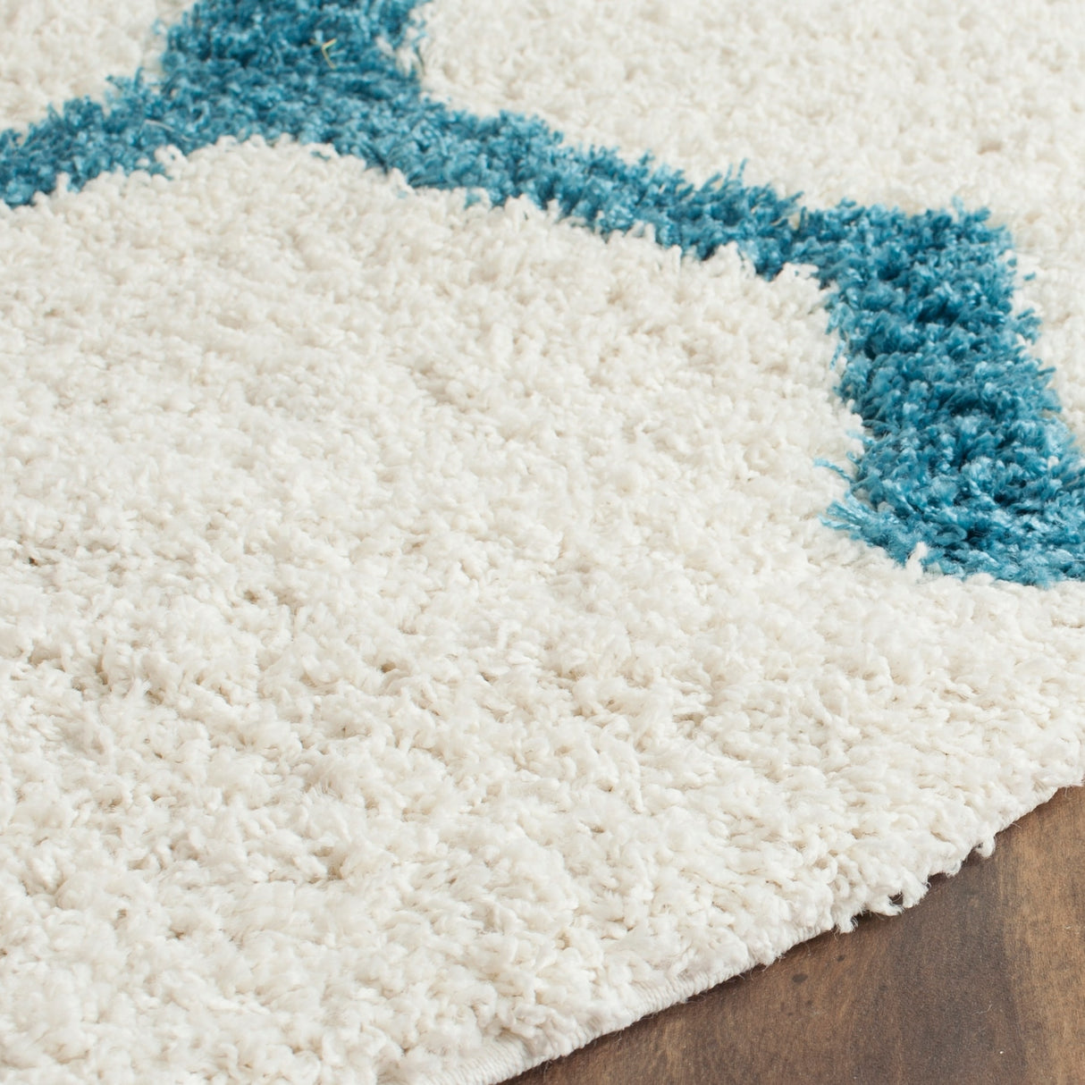 SAFAVIEH Kids Shag Jana Nursery Playroom 2-inch Thick Rug