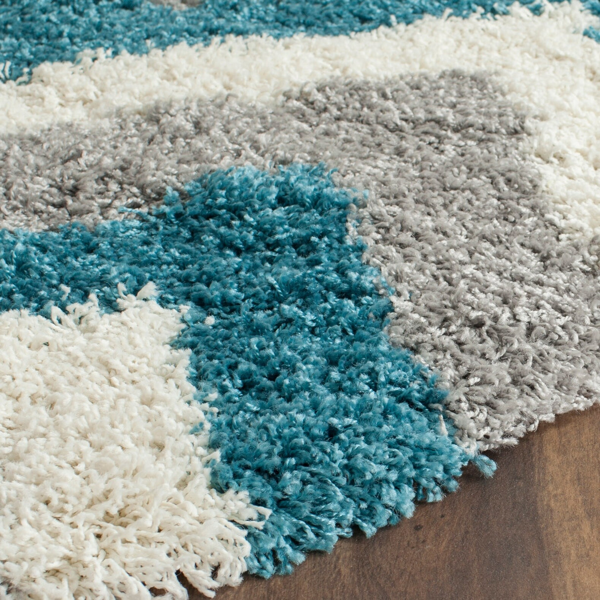 SAFAVIEH Kids Shag Nikki Nursery Playroom 2-inch Thick Rug