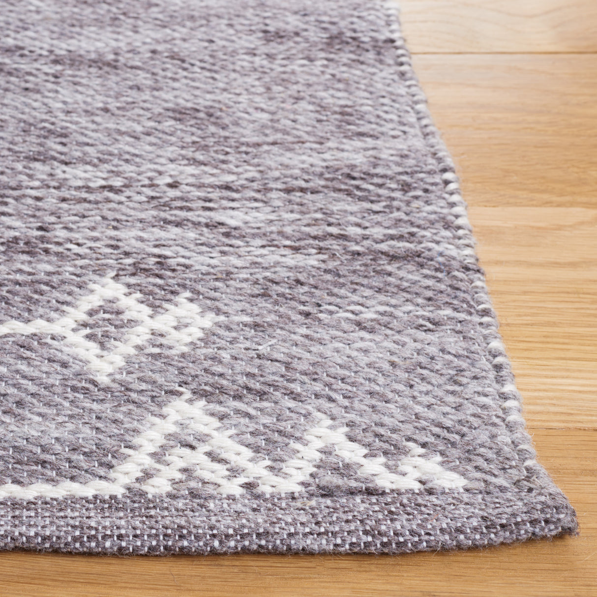 SAFAVIEH Kilim Nyla Moroccan Diamond Rug